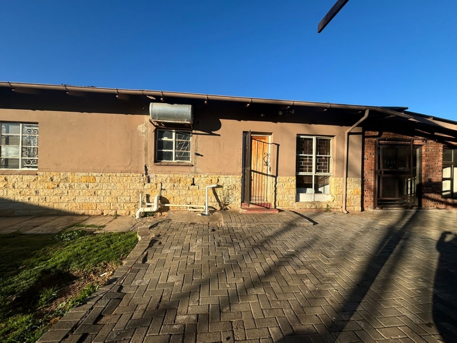 To Let 3 Bedroom Property for Rent in Wilgehof Free State